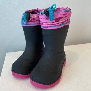 Kamik snow boots size 9 (toddler)